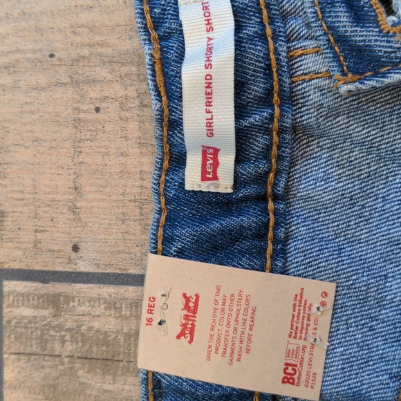 NWT Girls Levi's Distressed Denim Girlfriend Shorty Short - Picture 7 of 8